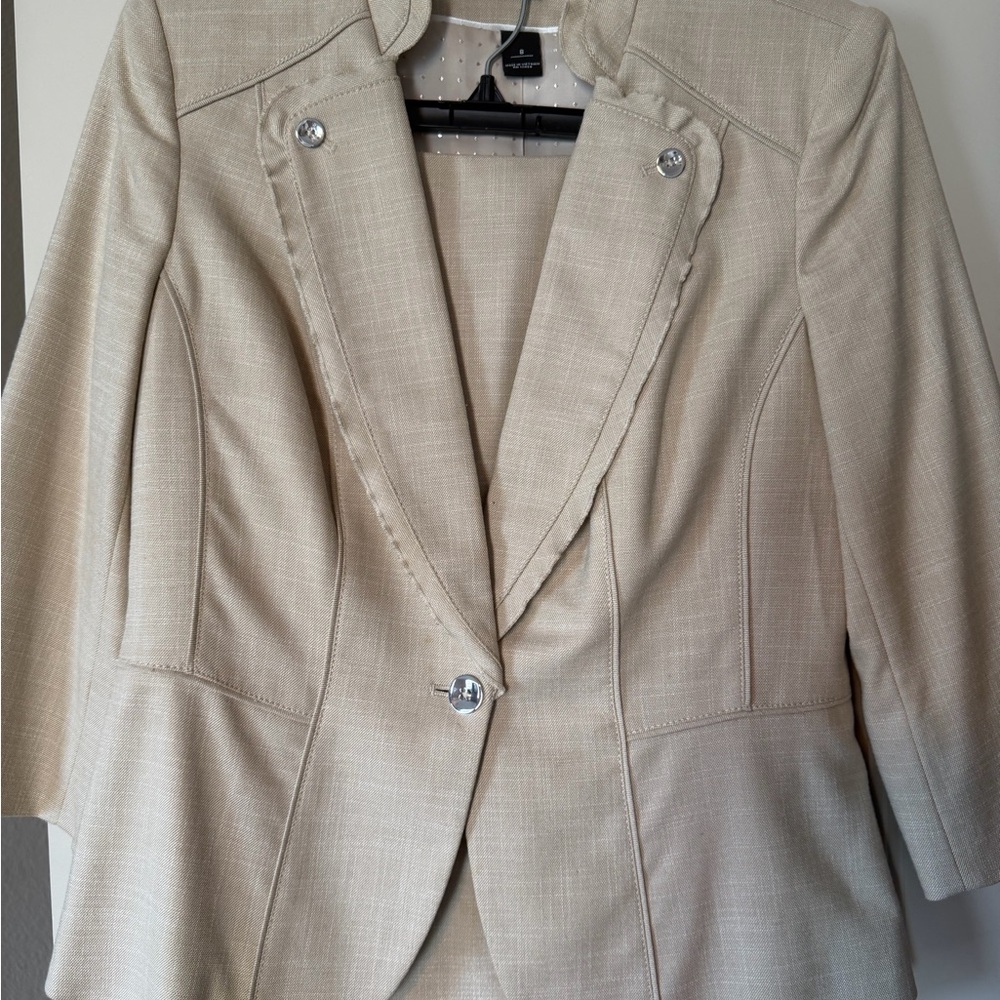 White House Black Market: Elegant Cream Women's Blazer and Skirt, size 8